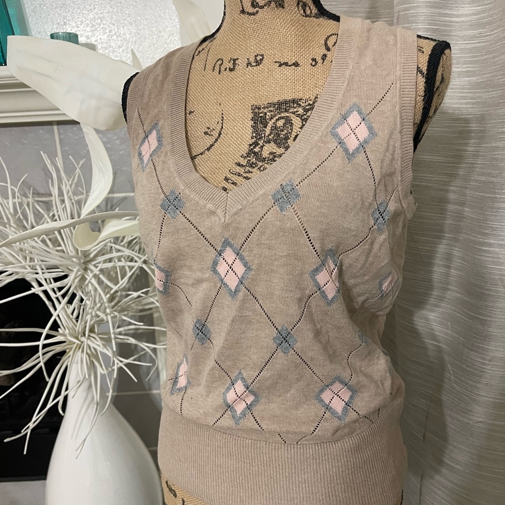 Vest - Picture 2 of 2